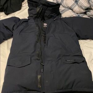 Canada goose with fur trim. (Navy Blue)